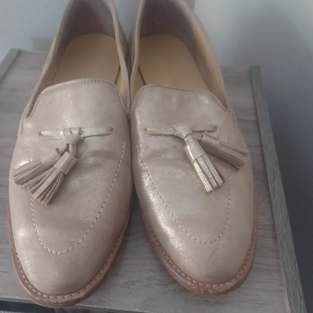 TALBOTS Tassel loafers metallic suede sz 9